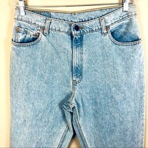 90’s Vintage Levi’s mom jeans light blue wash, high waist, regular loose fit 15
